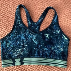 Under Armor Sports Bra in Medium